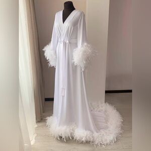 Bella Donna Elegant White Feather Trim robe BRIDAL